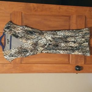 Glamour women's size 8 sleeveless V-neck dress with ruffles